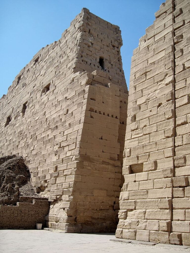 Pórtico Oeste do Templo de Amon-Ra em Karnak - Egito